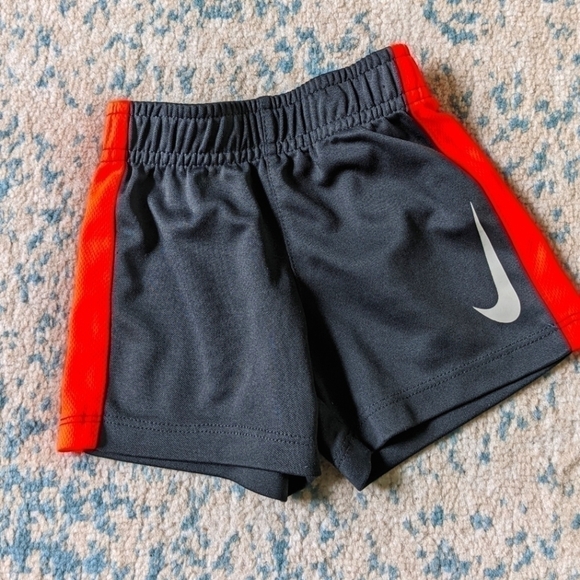 𝅺ADORABLE baby Nike track shorts 6-9 months - Picture 1 of 4